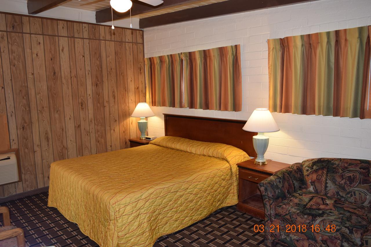 Stanlunds Inn And Suites ボレゴ・スプリングス エクステリア 写真