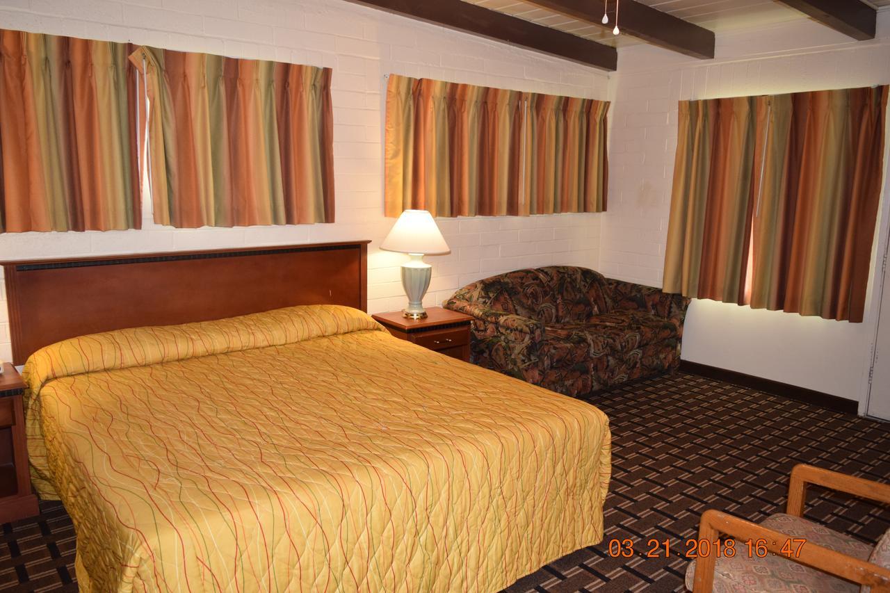 Stanlunds Inn And Suites ボレゴ・スプリングス エクステリア 写真