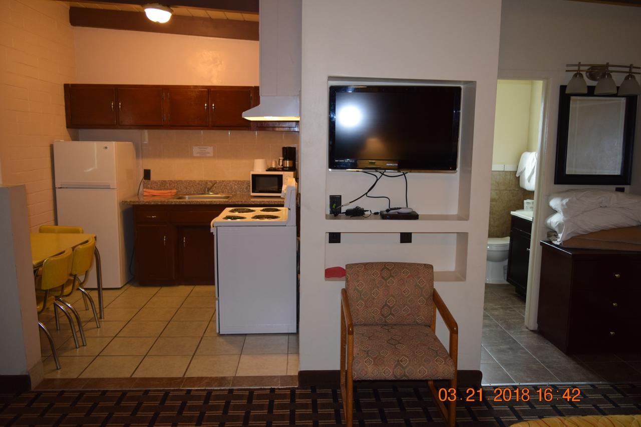 Stanlunds Inn And Suites ボレゴ・スプリングス エクステリア 写真