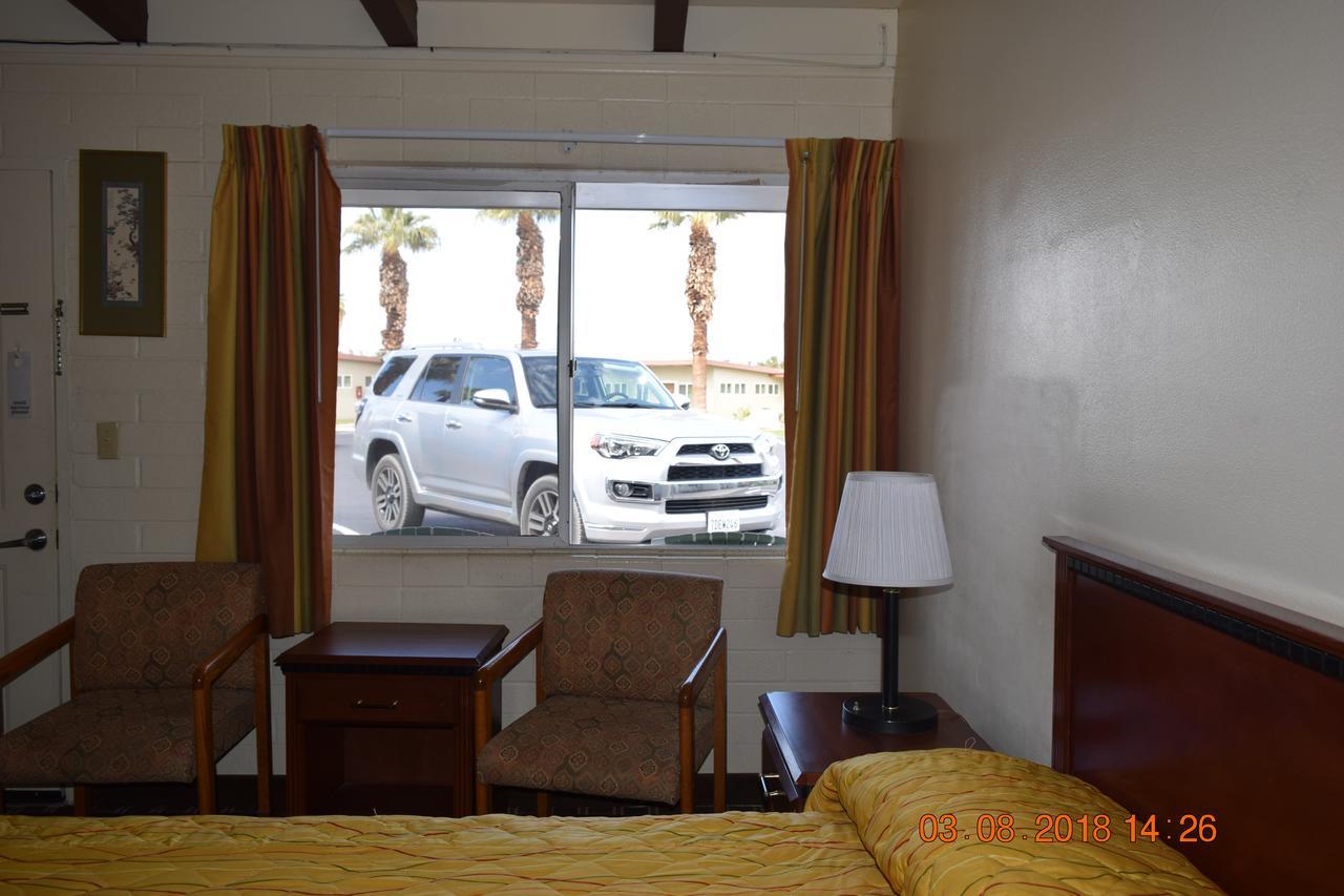 Stanlunds Inn And Suites ボレゴ・スプリングス エクステリア 写真